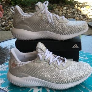 Adidas Alpha Bounce tennis shoes